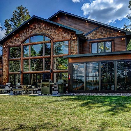 Whispering Pines Lodge: 9 Bedroom イーグル・リバー エクステリア 写真