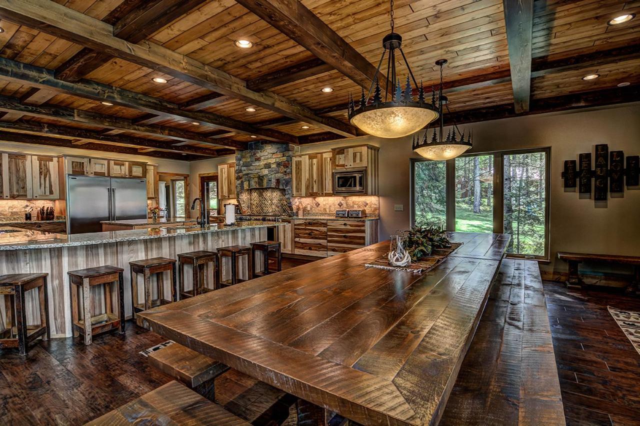 Whispering Pines Lodge: 9 Bedroom イーグル・リバー エクステリア 写真