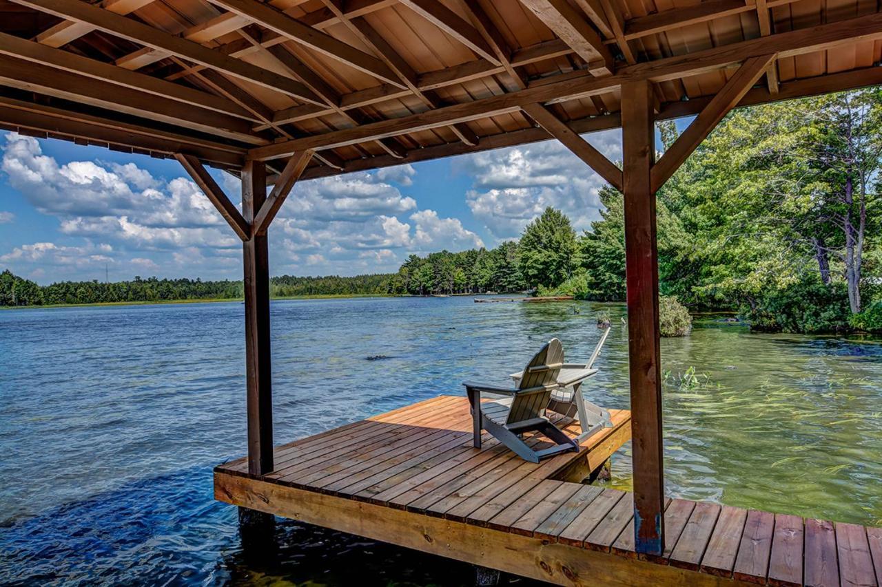 Whispering Pines Lodge: 9 Bedroom イーグル・リバー エクステリア 写真
