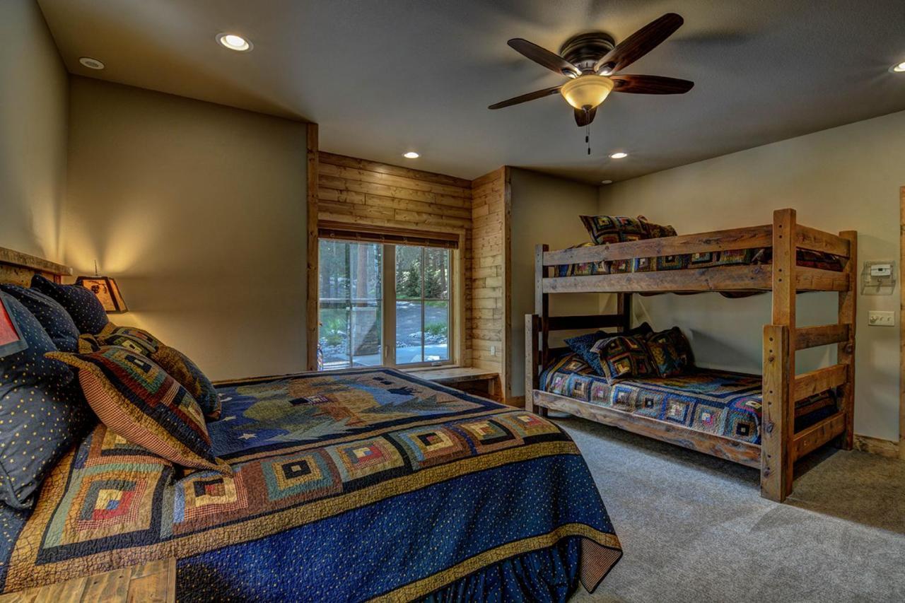 Whispering Pines Lodge: 9 Bedroom イーグル・リバー エクステリア 写真