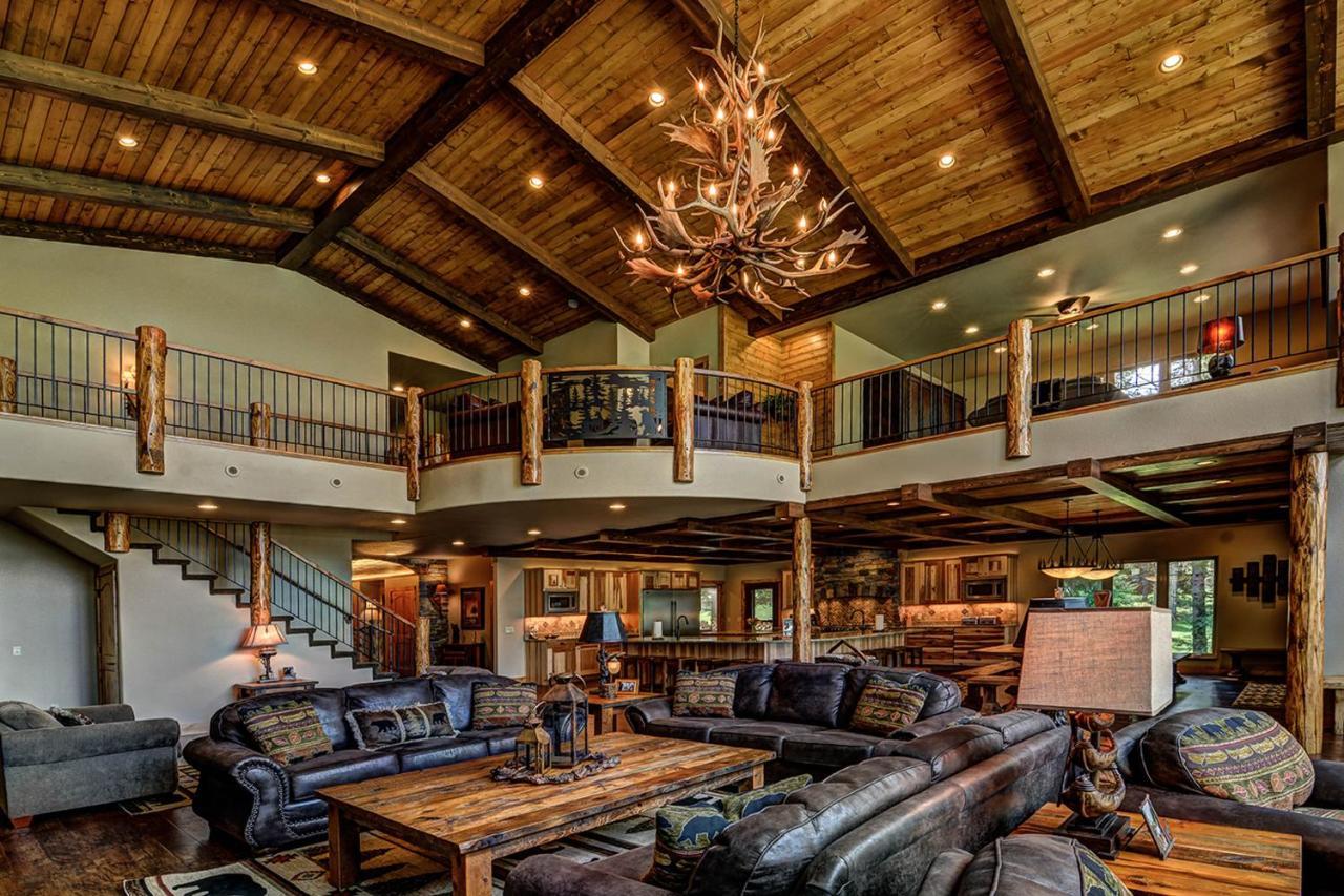 Whispering Pines Lodge: 9 Bedroom イーグル・リバー エクステリア 写真