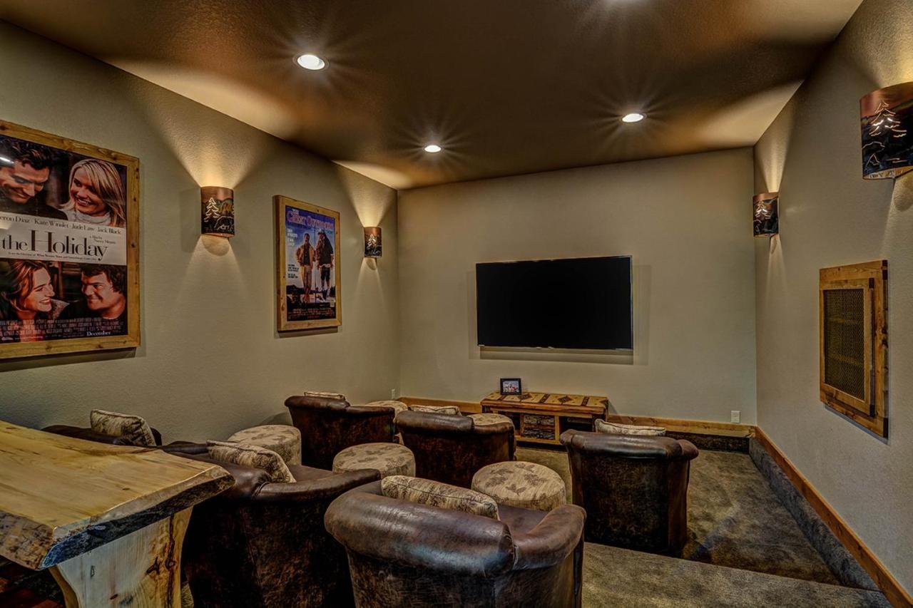 Whispering Pines Lodge: 9 Bedroom イーグル・リバー エクステリア 写真