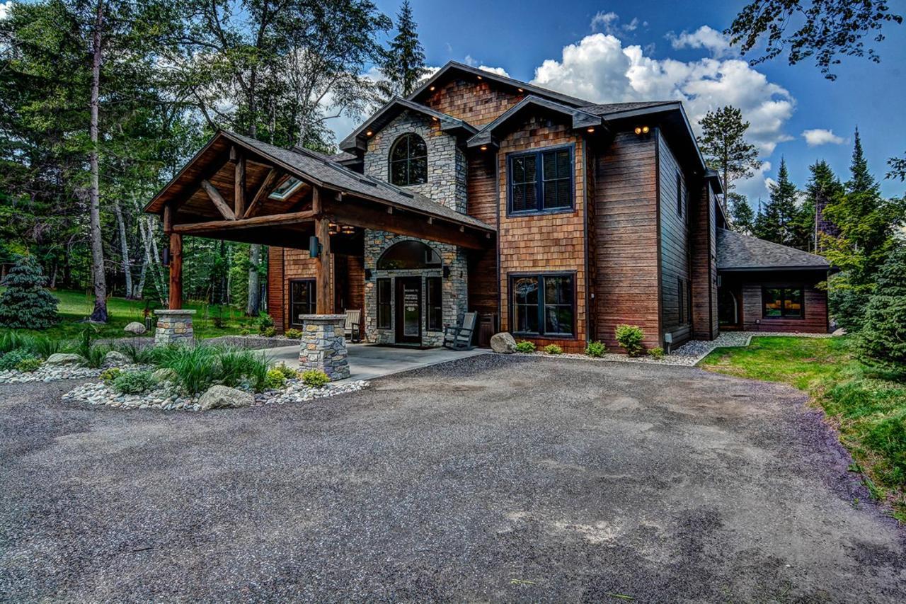 Whispering Pines Lodge: 9 Bedroom イーグル・リバー エクステリア 写真